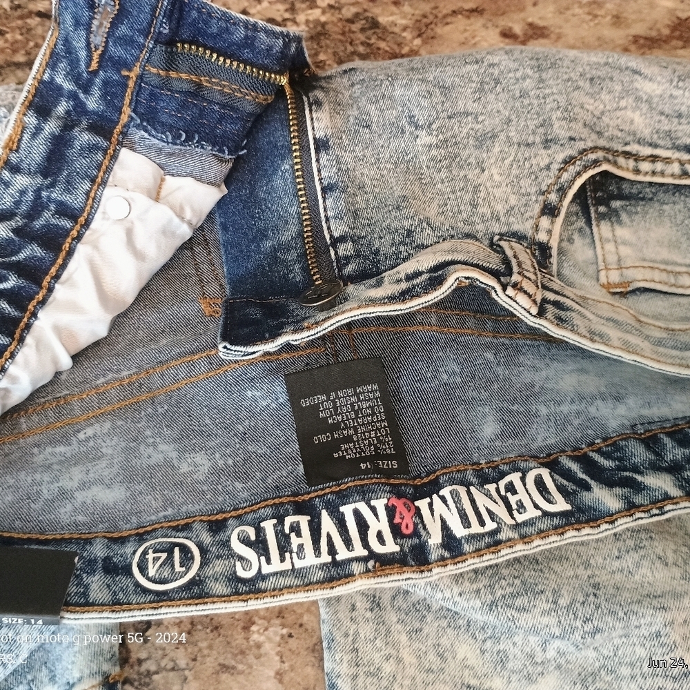 Boys denim jean shorts Denim Rivets Size 14 Urban Shorts - Picture 7 of 8